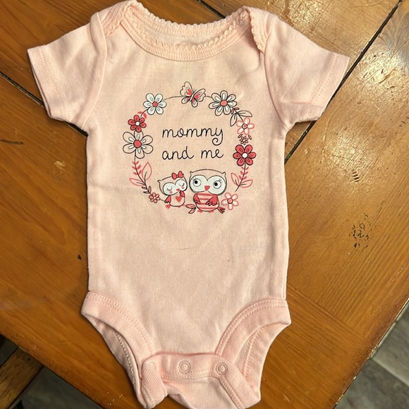 Newborn Onsies 4 pack. New never worn but have been washed - Picture 2 of 9